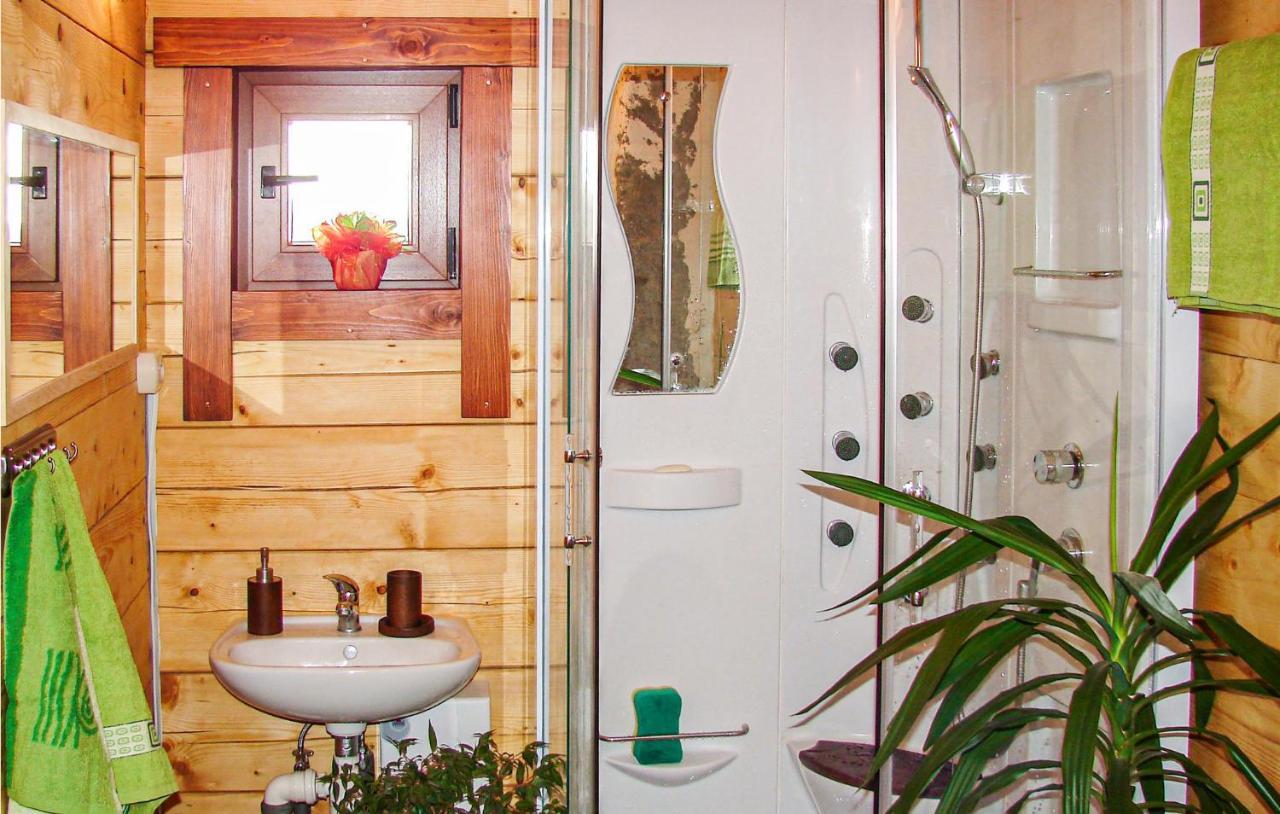 3 Bedroom Cozy Home In Mscice Podamirowo Екстер'єр фото